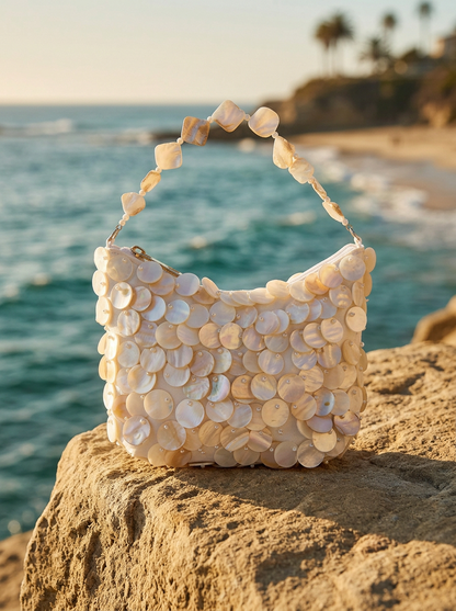 Luxuriöse handgefertigte Clutch mit Perlmutt-Disc für besondere Anlässe und Sommerurlaube