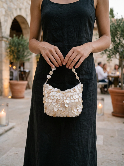 Luxuriöse handgefertigte Clutch mit Perlmutt-Disc für besondere Anlässe und Sommerurlaube